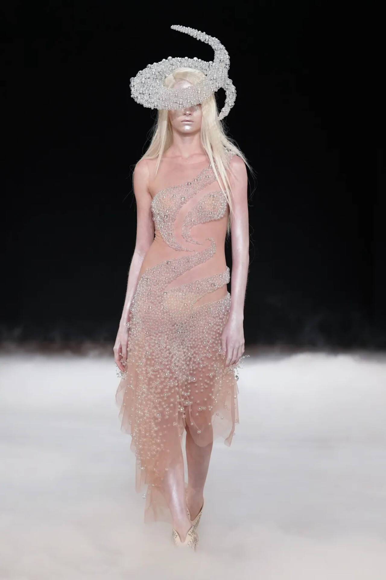 IRIS VAN HERPEN FALL WINTER 2026-27 HAUT