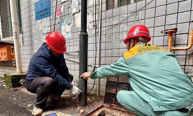 💡 垫江民生暖讯！城区照明工程加速推进，1000 盏节能路灯点亮居民生活～​