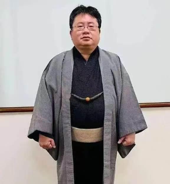 高市早苗疯狂反华，背后竟是两个中国败类在出谋划策？为高市早苗出谋划策的两个中国败