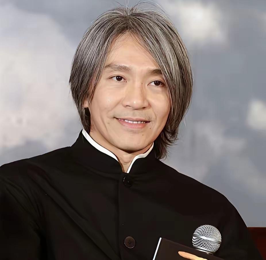 2004年，电影《功夫》宣传会上，主持人问周星驰:“你的梦想是想拍一个怎么样的电