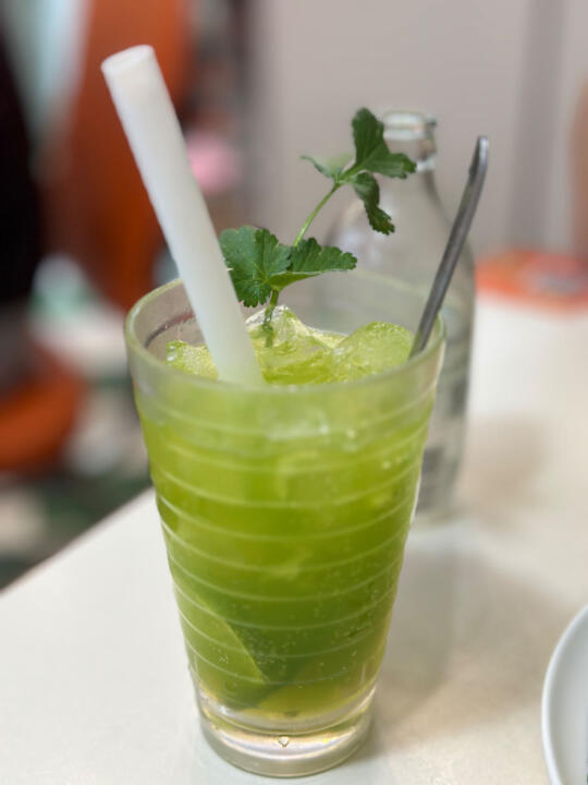 或许你喝过香菜气泡柠檬茶吗