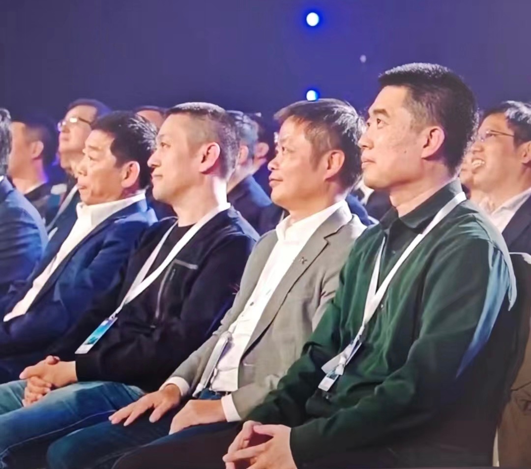 #小米SU7价格# 车圈各位CEO都来参加小米汽车su7的发布会了。以后新势力就