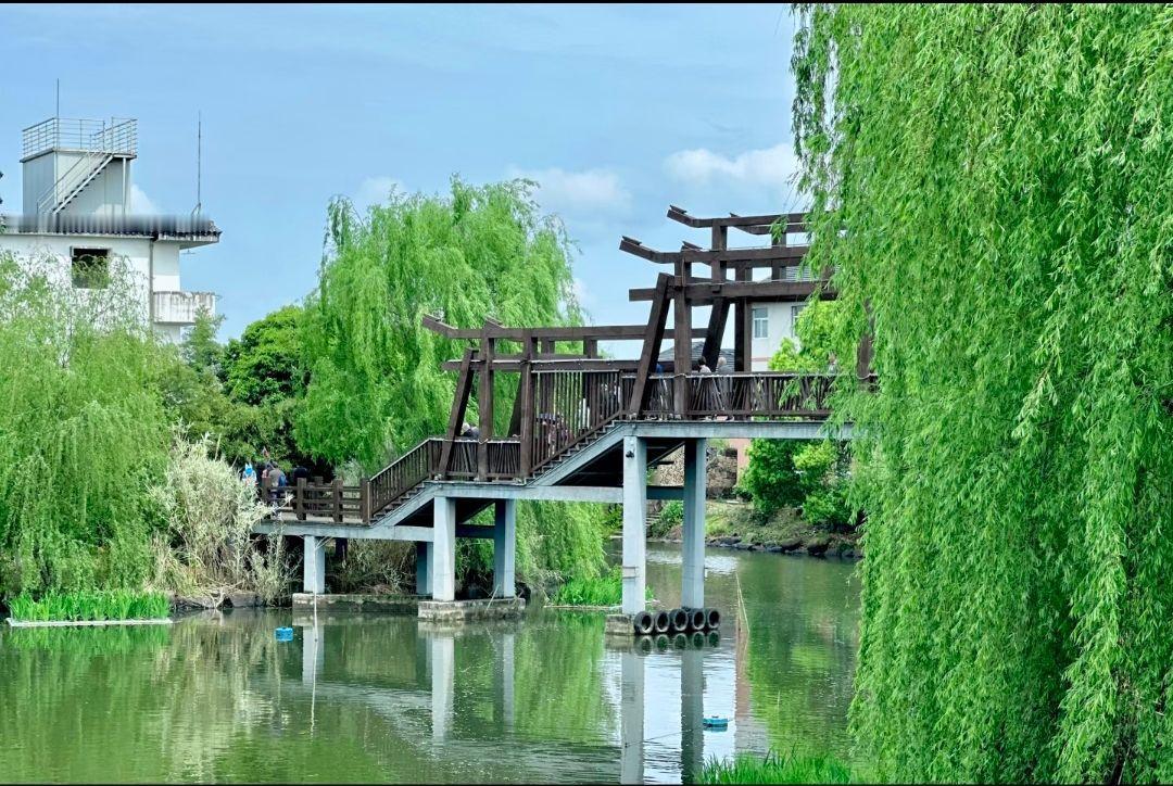 性学专家说，女人最勾魂的年纪是25到28岁。不是18，也不是30。
18太青涩，