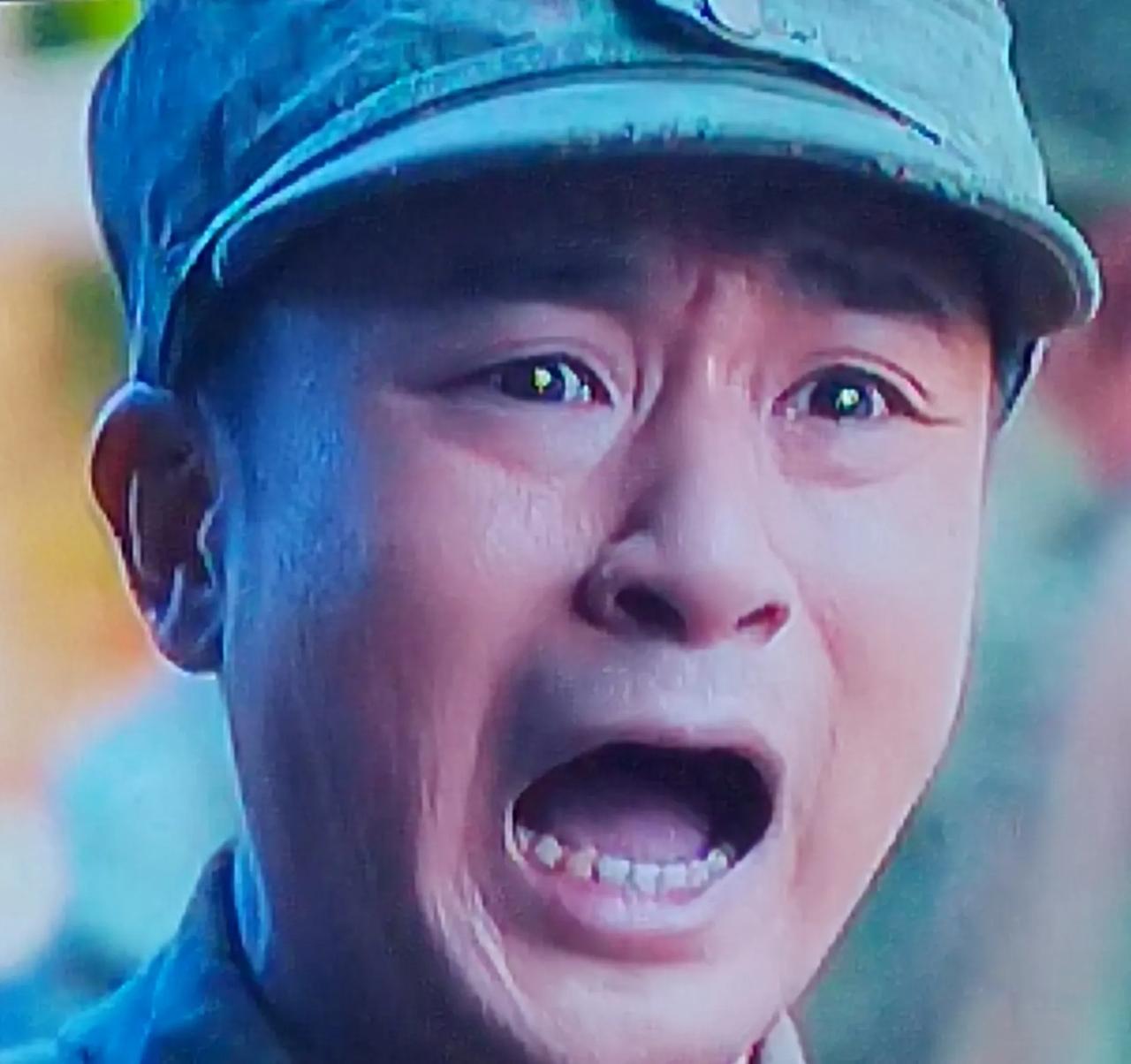 新戏《八千里路云和月》今晚黄金时间在CCTV八频道开播。
看了一会，觉得这支国民