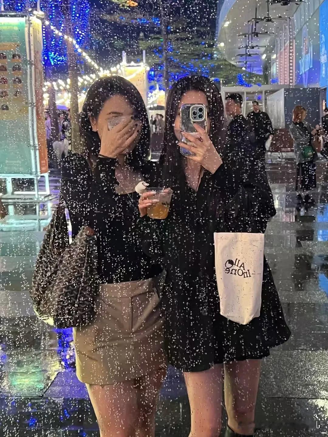 雨突然就下了
坐标：📍大广州太古汇
温度：🌡️18
鸡汤：这场雨或许不打伞会