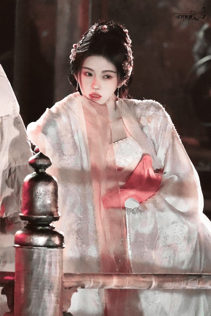 鞠婧祎月鳞绮纪哭戏镜头一生被创造，被操控的露芜衣，这一次想做真正的自己 4.1不