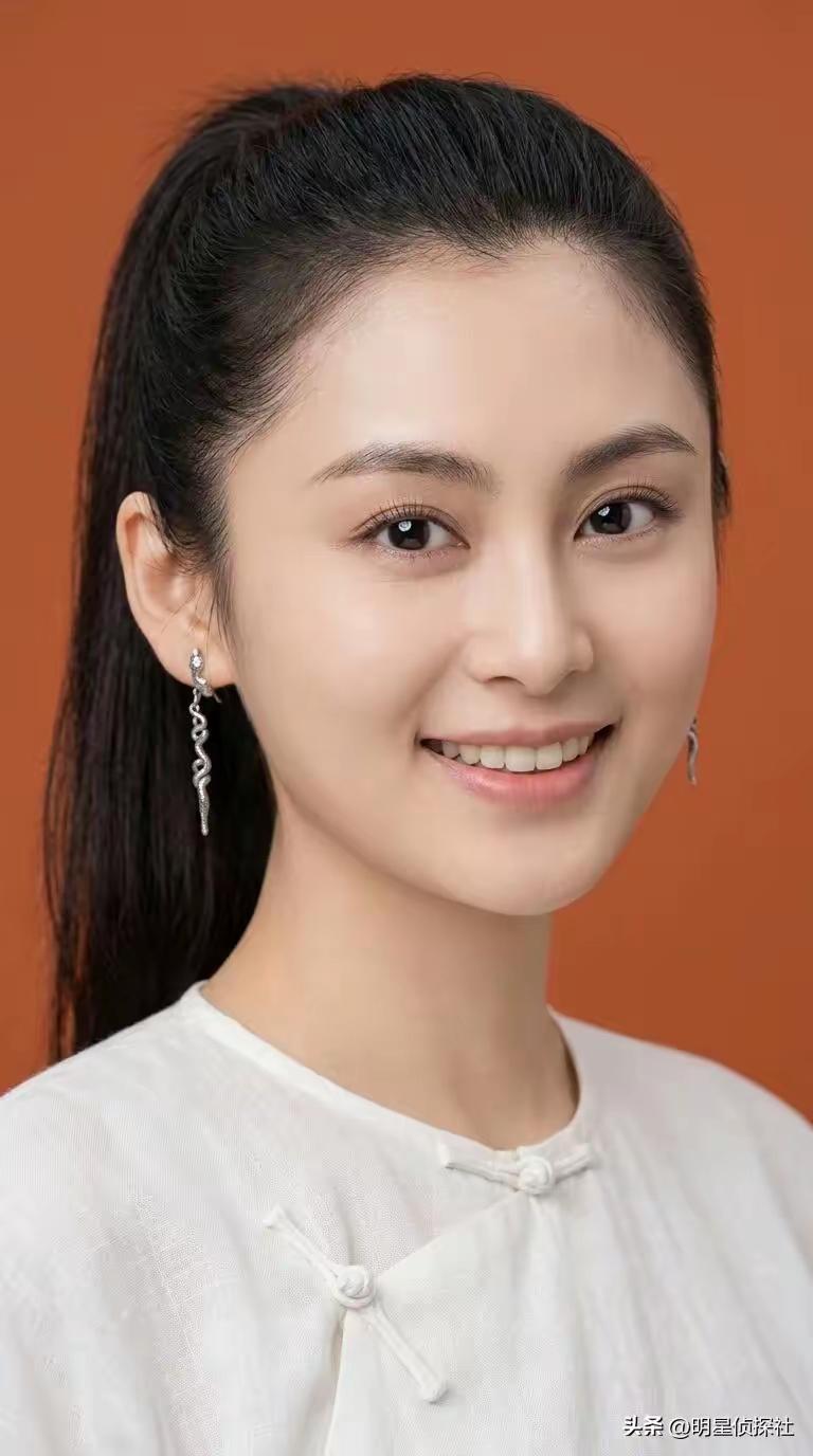 说实话，怎么感觉年轻时候的陈红比年轻时候的林青霞好看呢？我觉得两个人的长相是很类