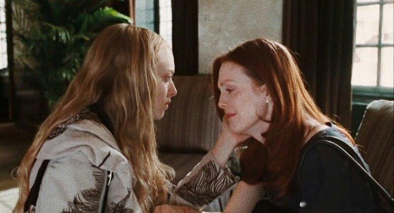 今天是朱利安·摩尔65岁生日和阿曼达·塞弗里德40岁生日，两位演员曾经于2009