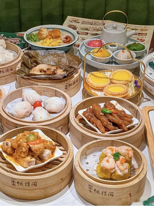 整理了两处很适合抽空打卡的城市。近日《三国志・战略版》打造特别装置，上海西岸被三