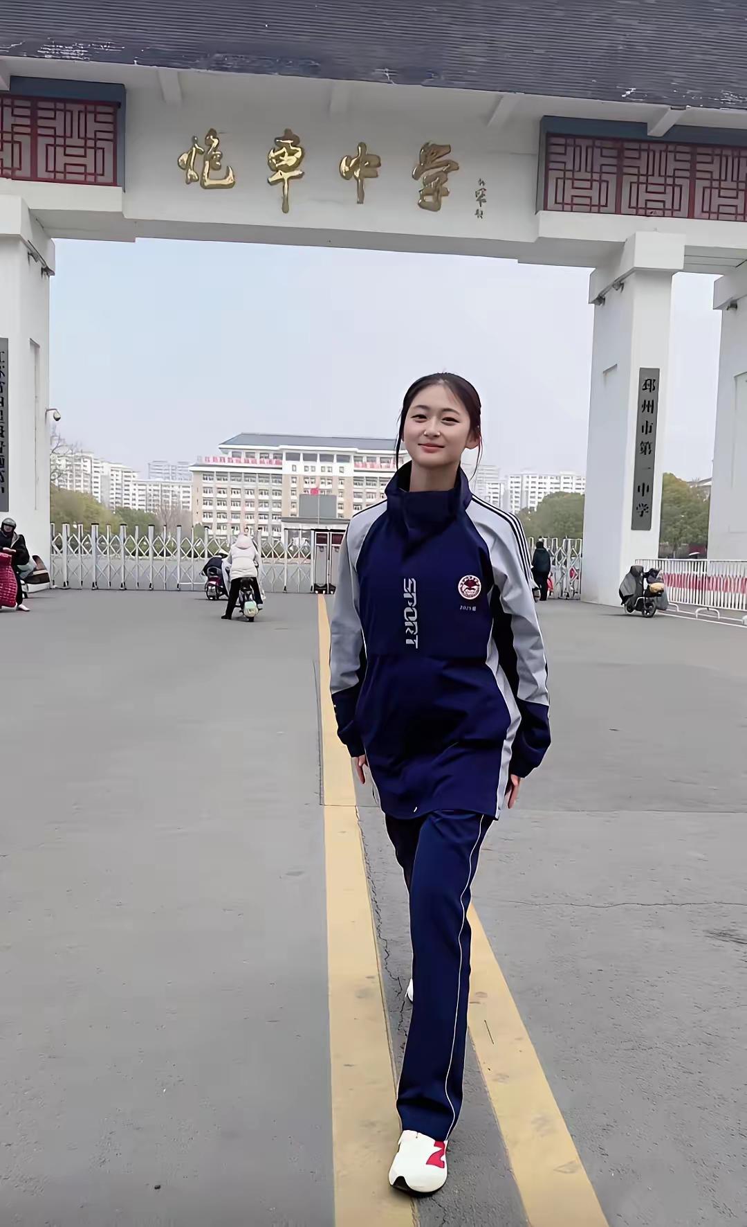 我还以为“炮车中学”在新疆，
原来人家在徐州，
可能是想到了“库车”。
前几天去
