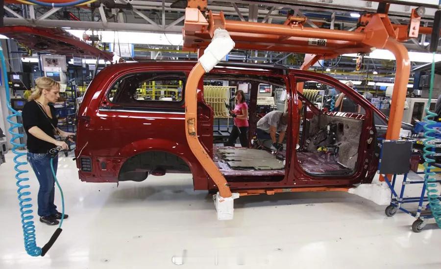 好家伙，不愧底特律，直接从Stellantis工厂偷新车底特律——2月11日凌晨