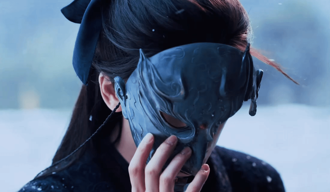 他知道，江辞舟拦不住兵马，可是，如果—— 谢容与伸手，扶住面具，缓缓摘下。纷扬的