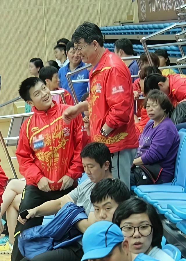 樊振东真的最帅最可爱，打球也超厉害，又帅又可爱又厉害的他太让人喜欢啦[大笑]