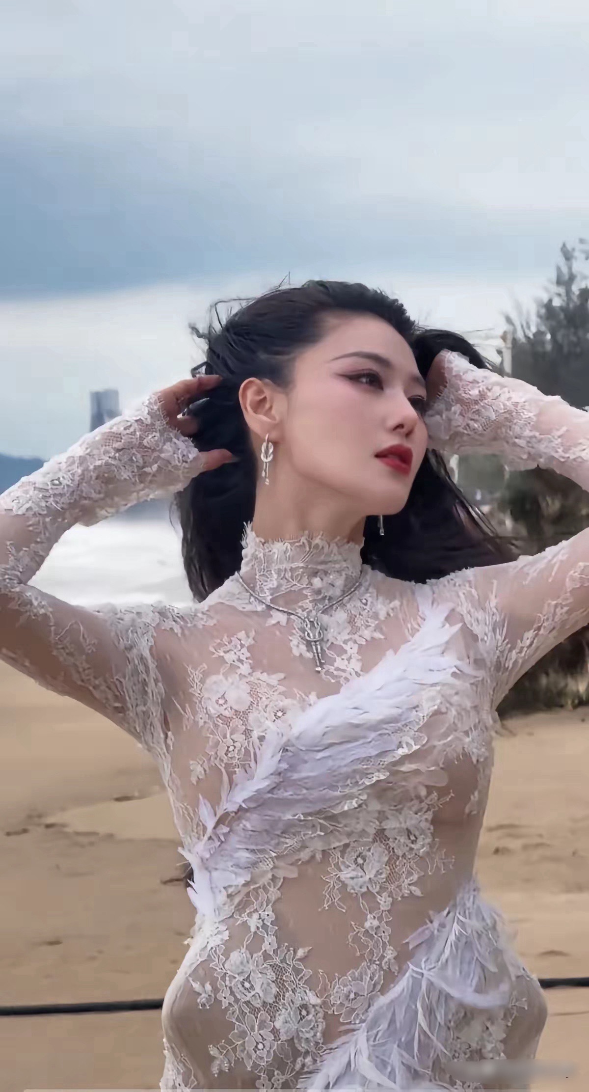 大美女张馨予，挑挑拣拣这么多年最后成了军嫂，这在娱乐圈应该是嫁得最好的吧 