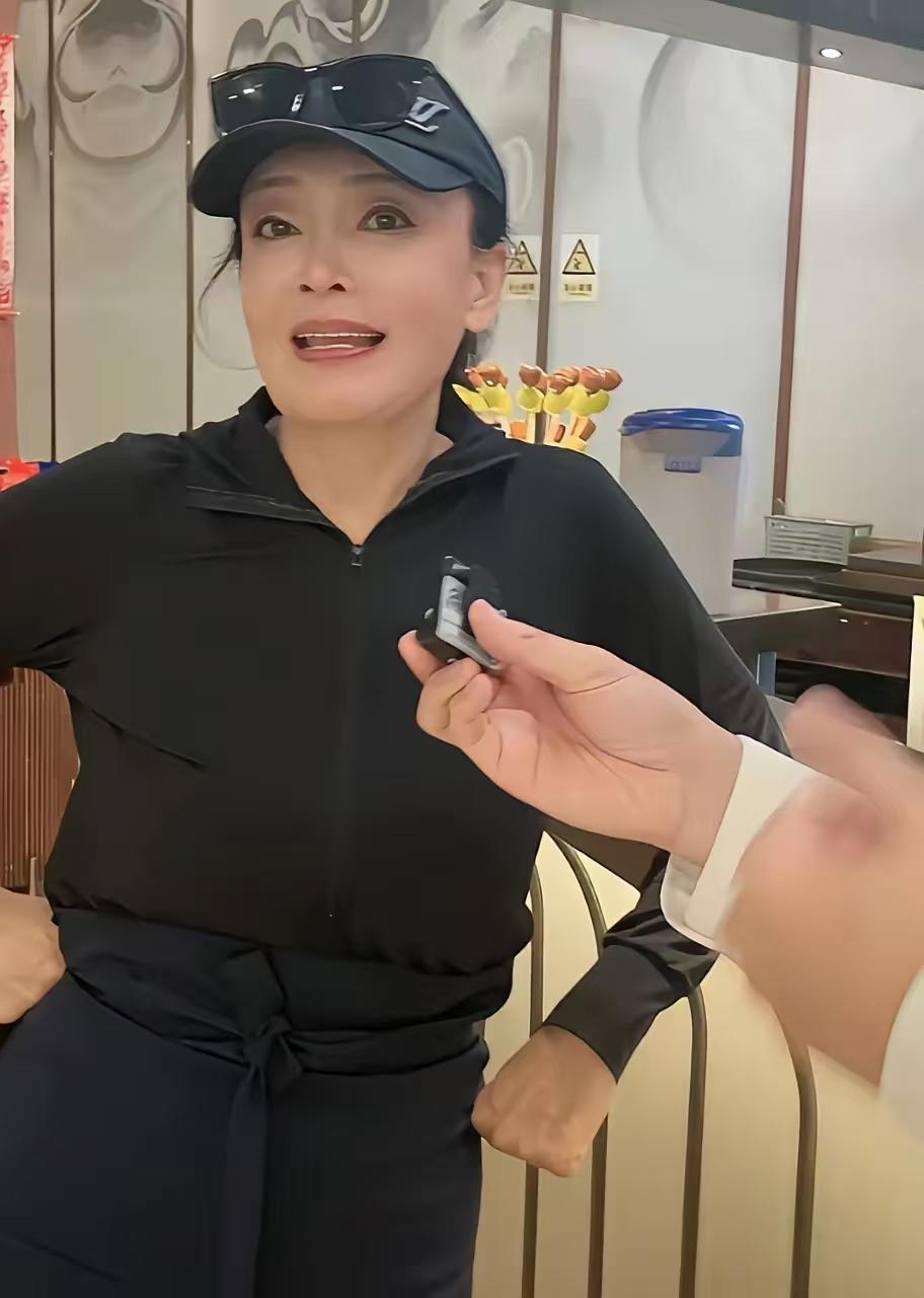 据说张兰最近下沉到门店亲自检查工作，西贝这几天口碑挺火，麻六记是预制菜吗？她莫名