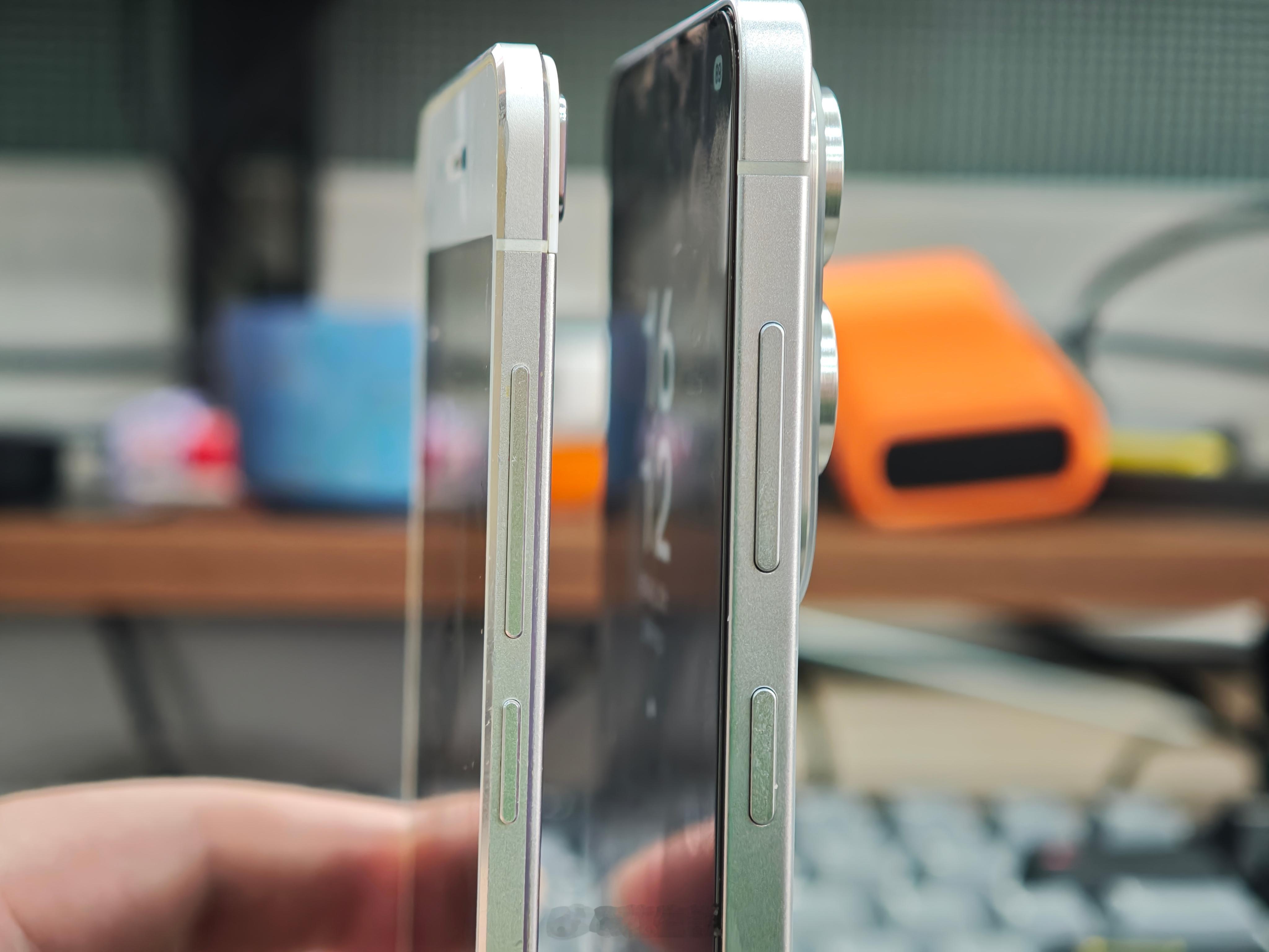 虽然三星S25 Edge 已经把机身厚度做到了5.8mm，但是跟我手里这台全世界