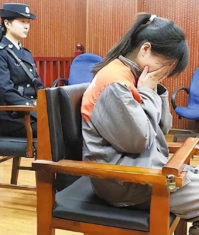 2011年河南洛阳，李浩在家中挖地窖囚禁6名女子两年，强迫她们拍视频并接客，被抓