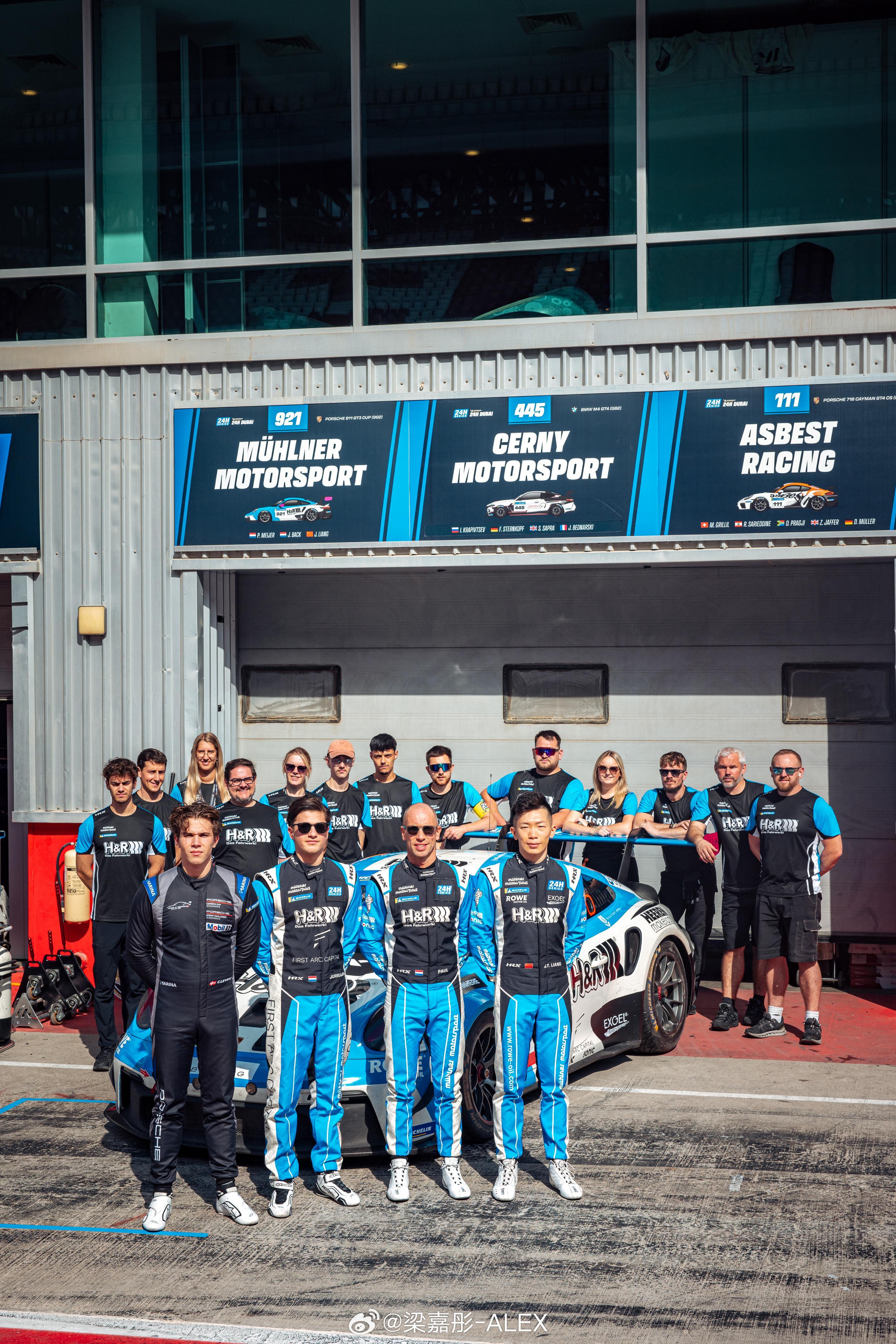 想起仅仅不到两个月之前，还在迪拜参加全球运动车赛事的传统赛季揭幕战迪拜24小时耐