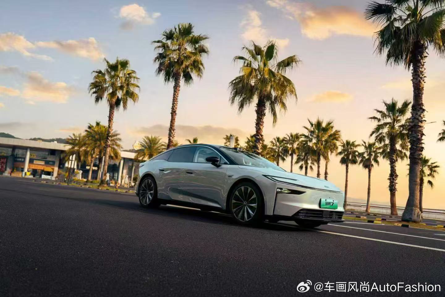 【丰田首款鸿蒙座舱豪华旗舰大型纯电轿车铂智7上市，限时补贴权益价低至14.78万