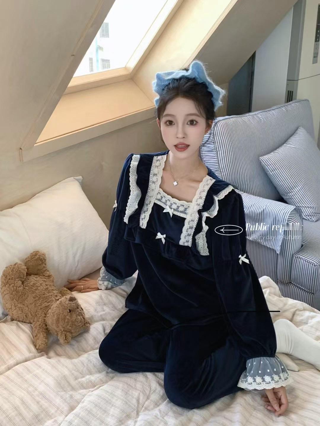 冬款上新——❤️

美到犯规的冬季睡衣套装
氛围感拉满了~空气中弥漫着慵懒感
柔