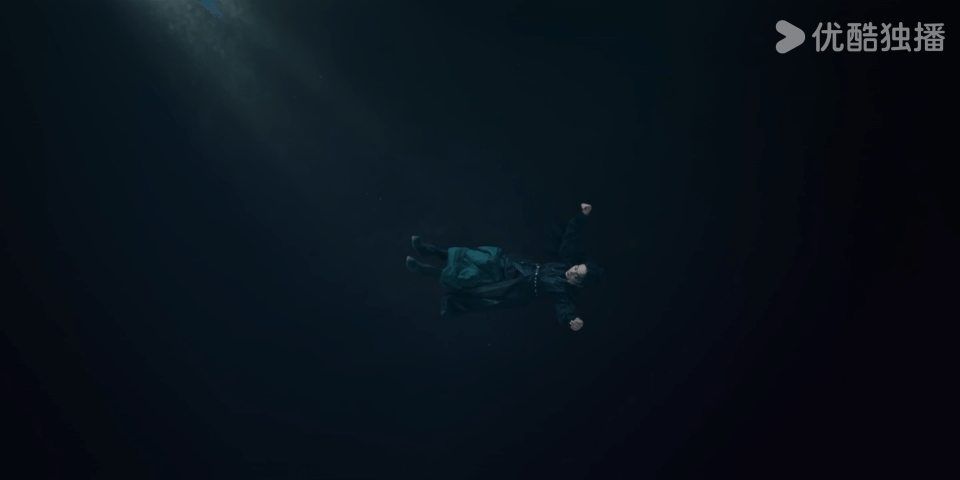 #慕容璟和眉林水下吻# 天呐，慕容璟和与眉林的水下吻，配上他们命定的相遇，简直是