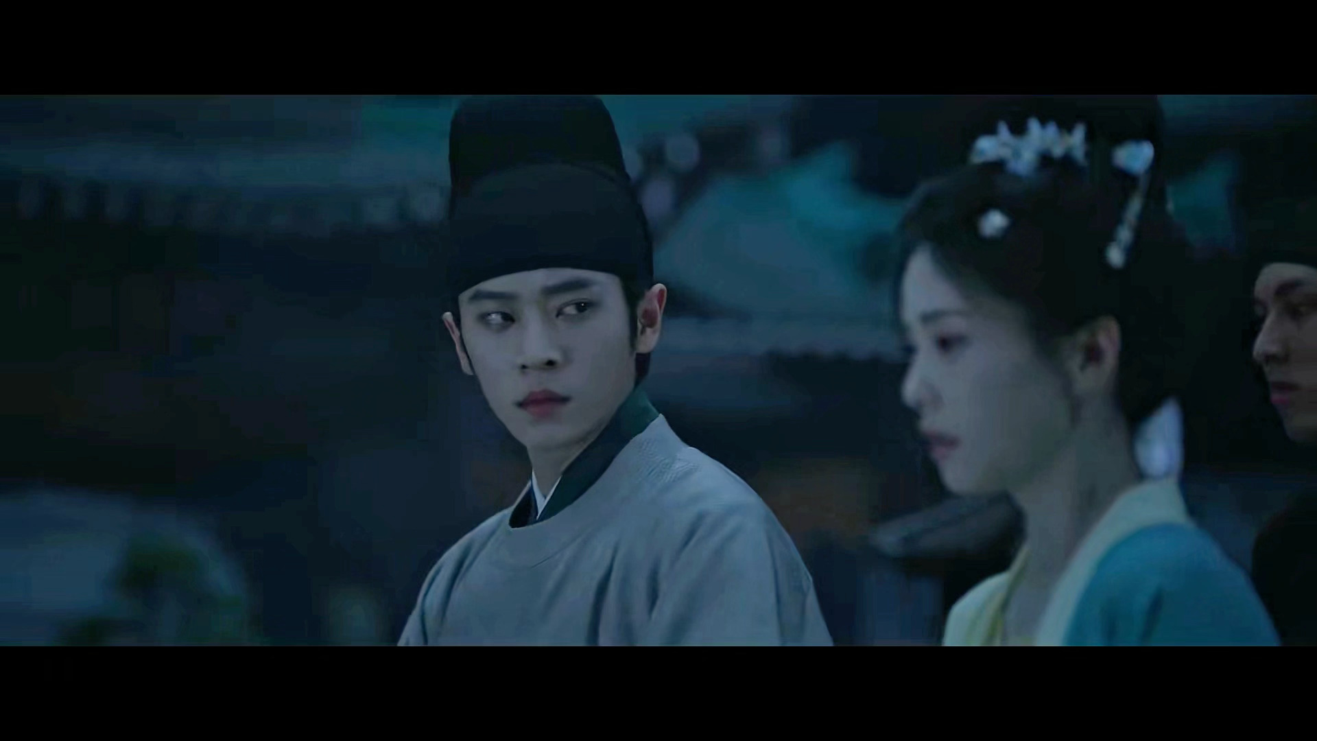 莫离一路上牵着的手，不放心的眼神～莫离预期违背莫离15集疯神了
