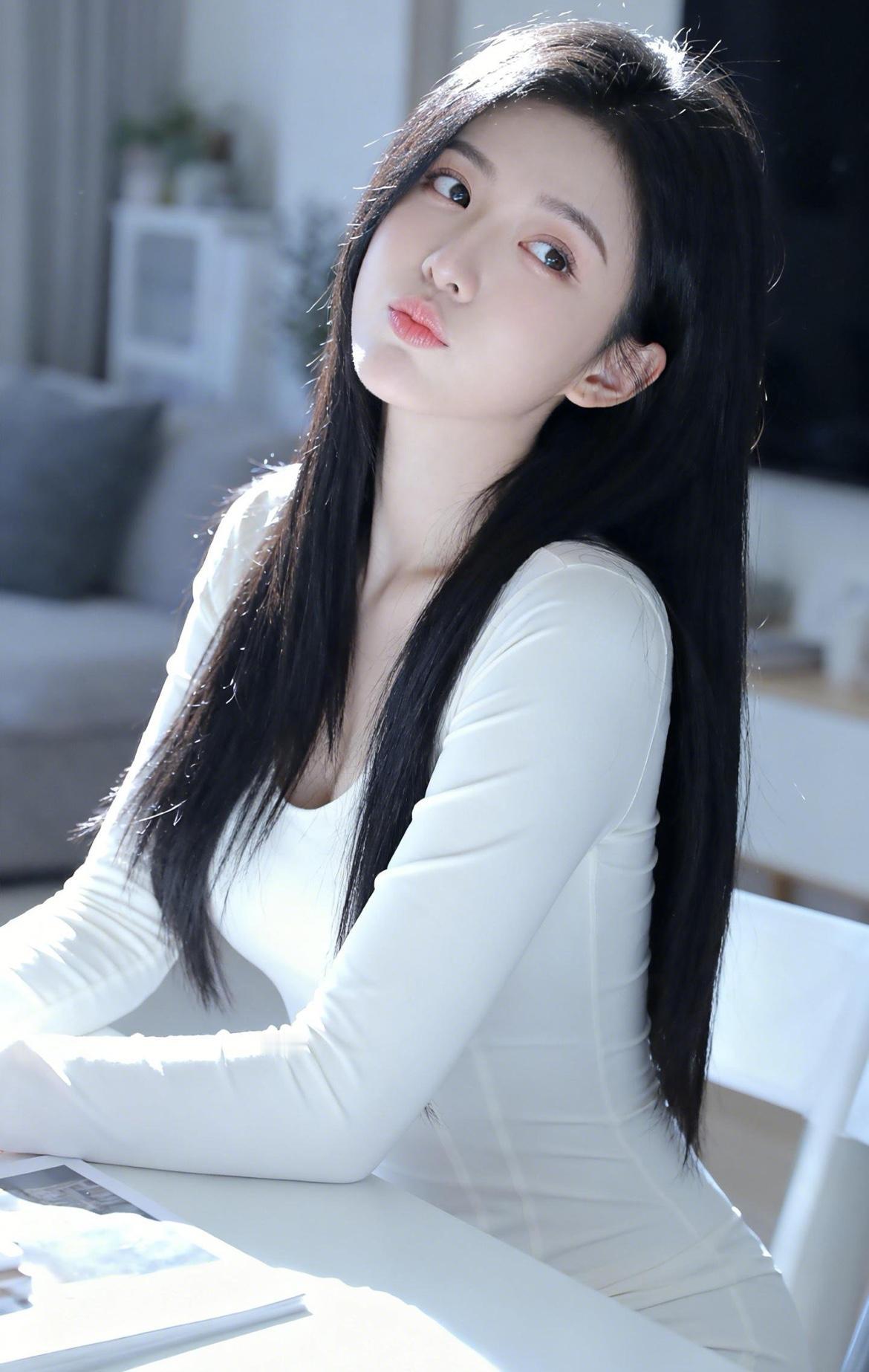 可甜可咸的年纪，我却偏偏选择了可怜…
可怜没人爱吧！[捂脸]