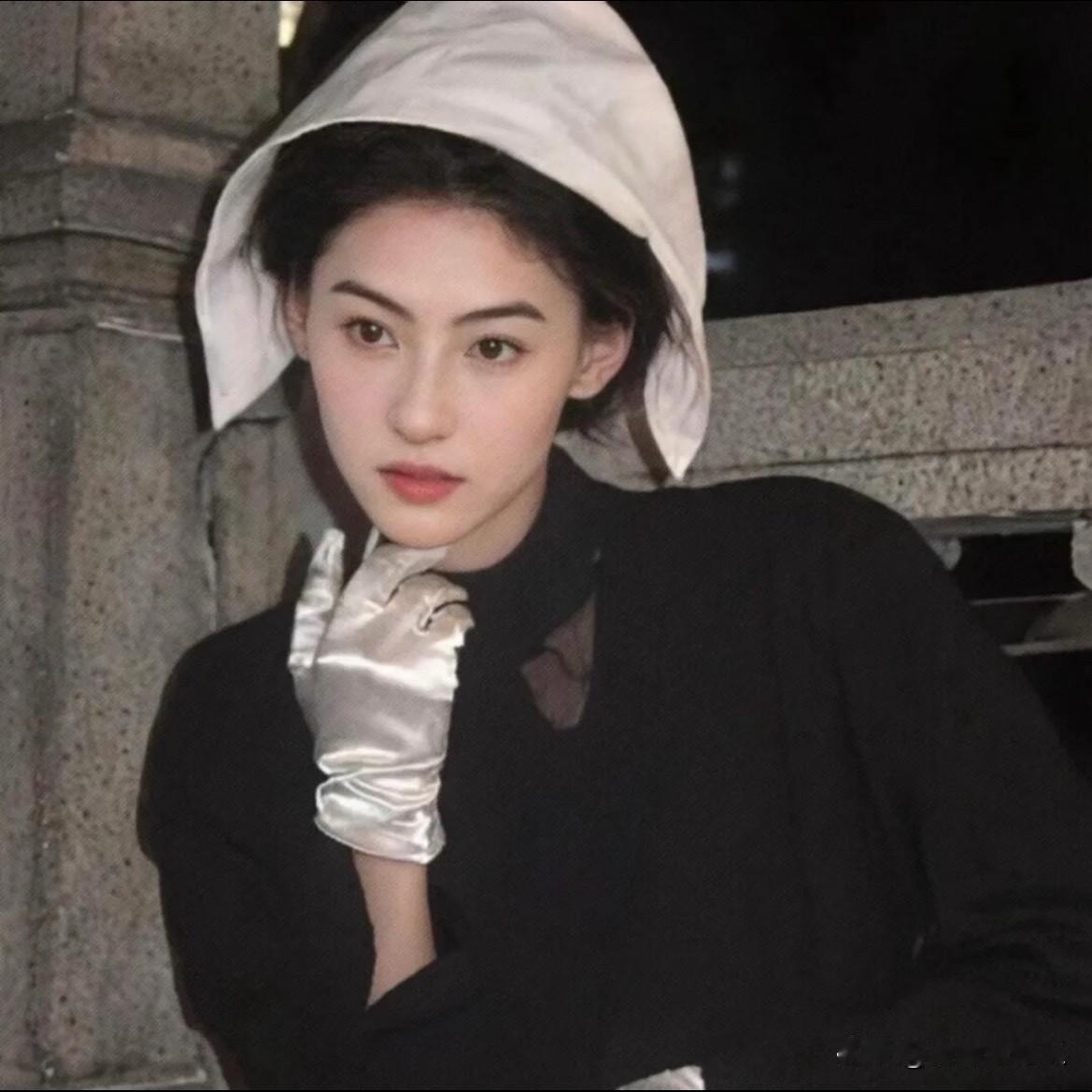 哭哭啼啼的张柏芝
告诉所有女孩子一个道理
那就是不要过度依赖信任他人，她不是故意