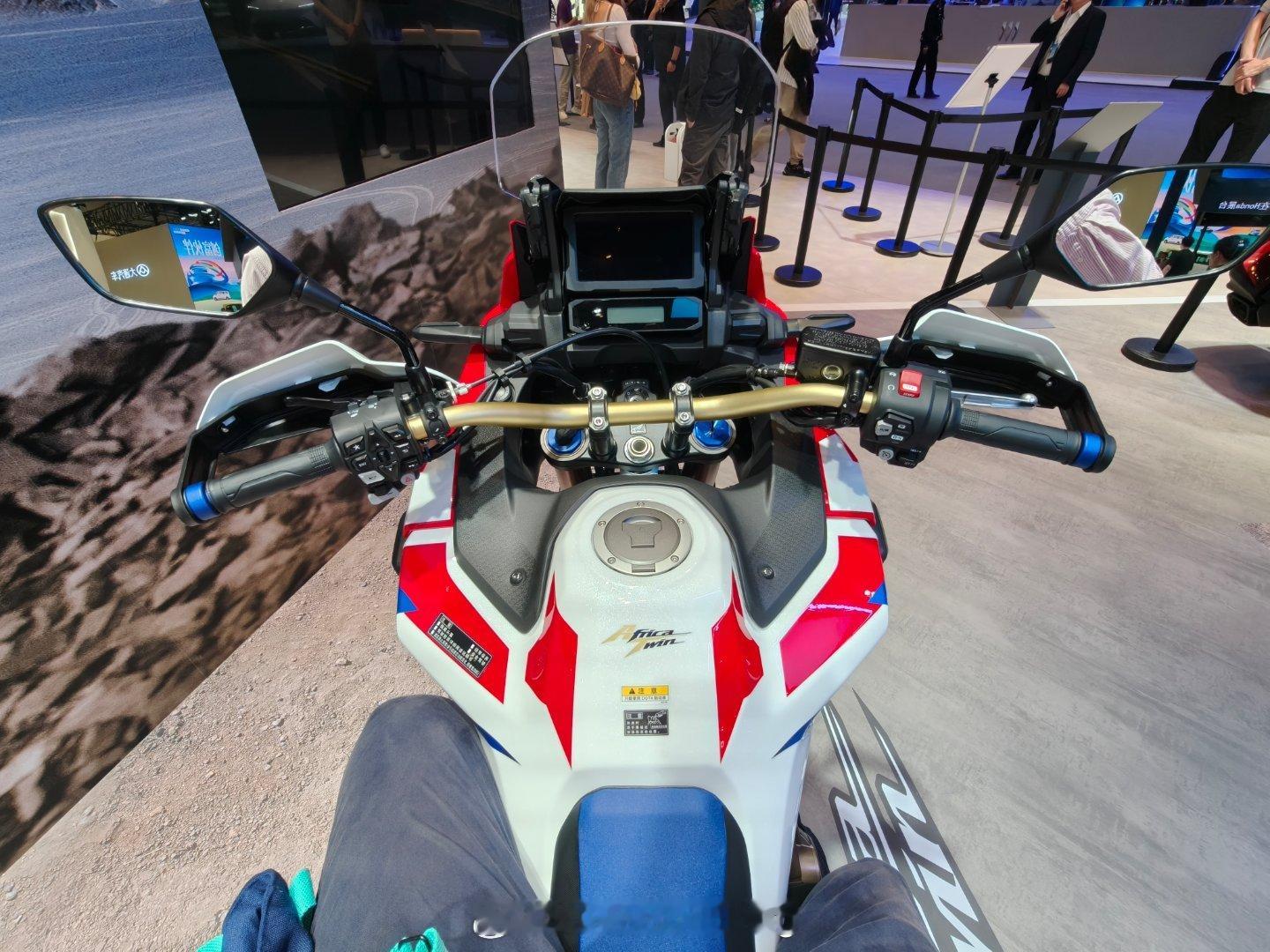 MP4/5塞不进去还不能坐坐非双么这真是我目前最喜欢的新本田了 