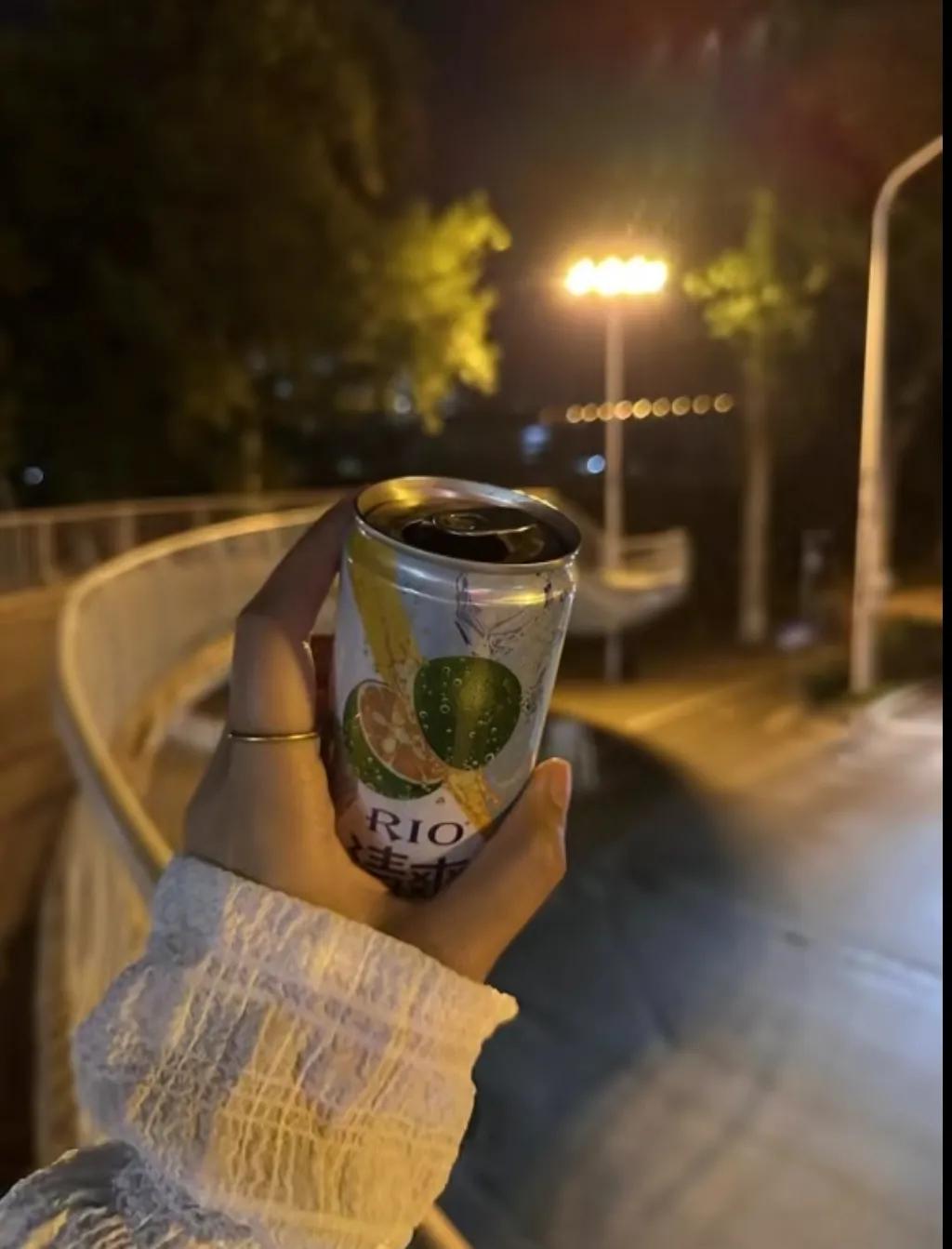 一段很通透的话：请记住，永远把你自己的感受置顶，不管什么关系，如果要靠你的退让和