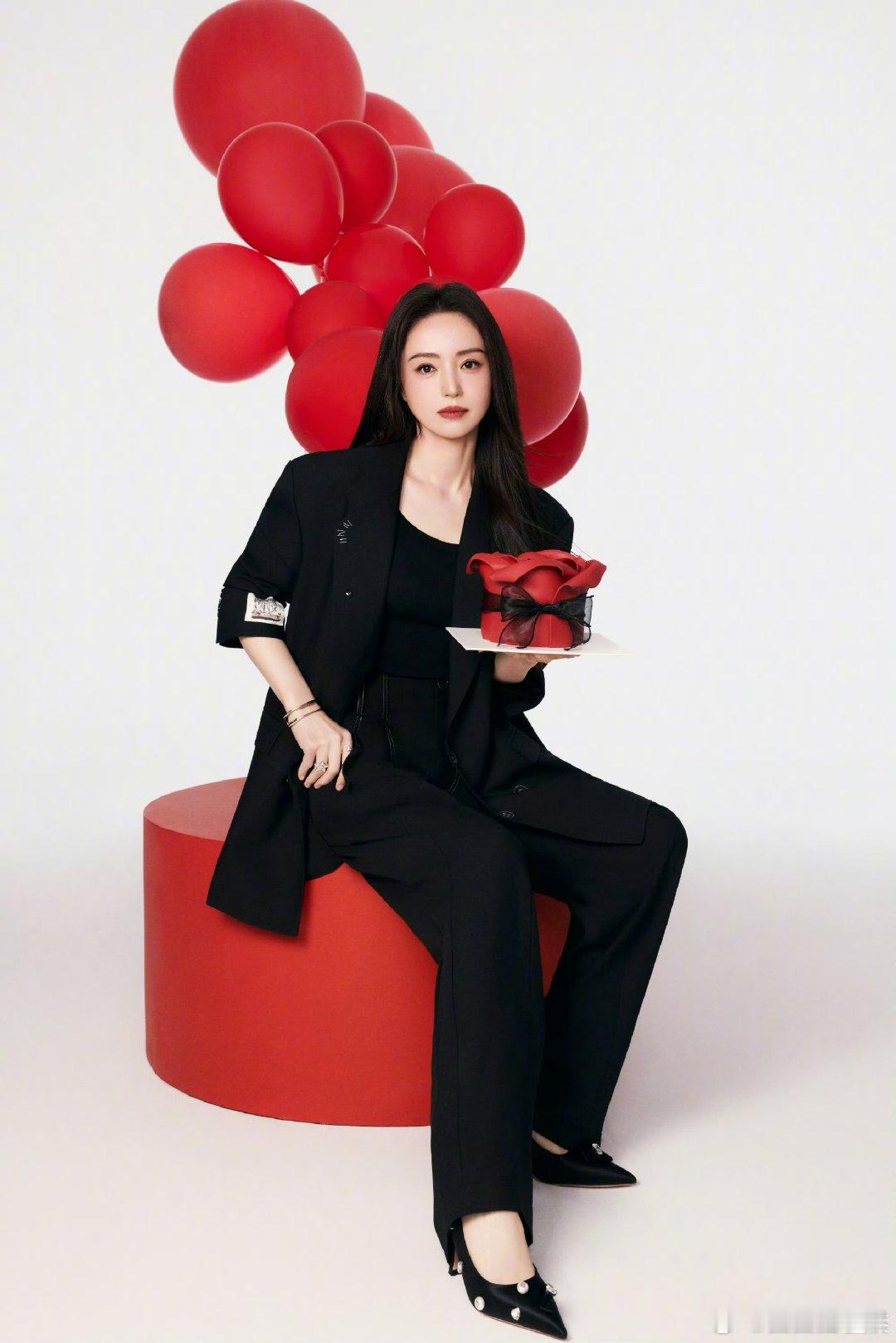 董璇46岁生日写真照董璇46岁生日写真照，一点都不像！保养的太好了吧！董璇晒46