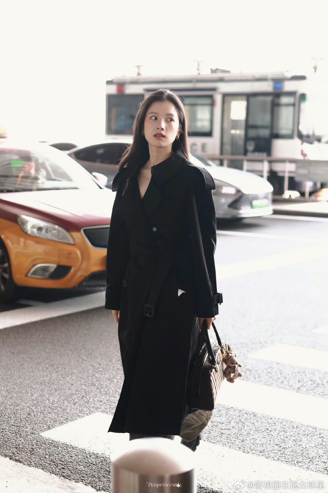 张婧仪出发伦敦张婧仪启程伦敦时装周路透张婧仪启程伦敦时装周路透，期待闪耀伦敦 ​