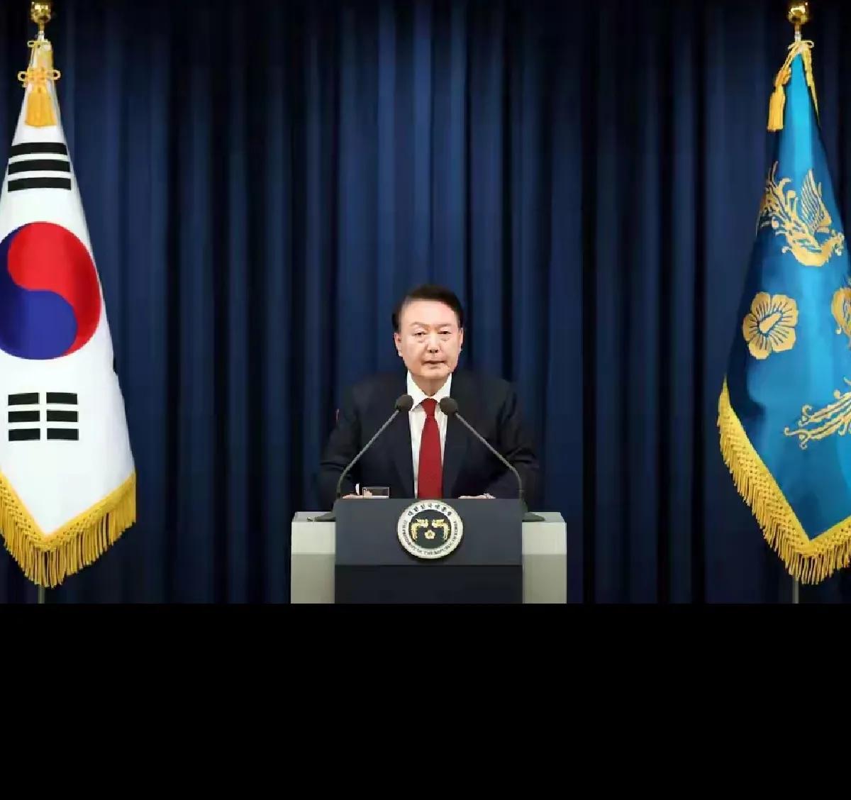 韩国的总统国防部长特种兵司令官和警察头头被搜查拘捕审讯，是荒唐可笑吗？
这两天，