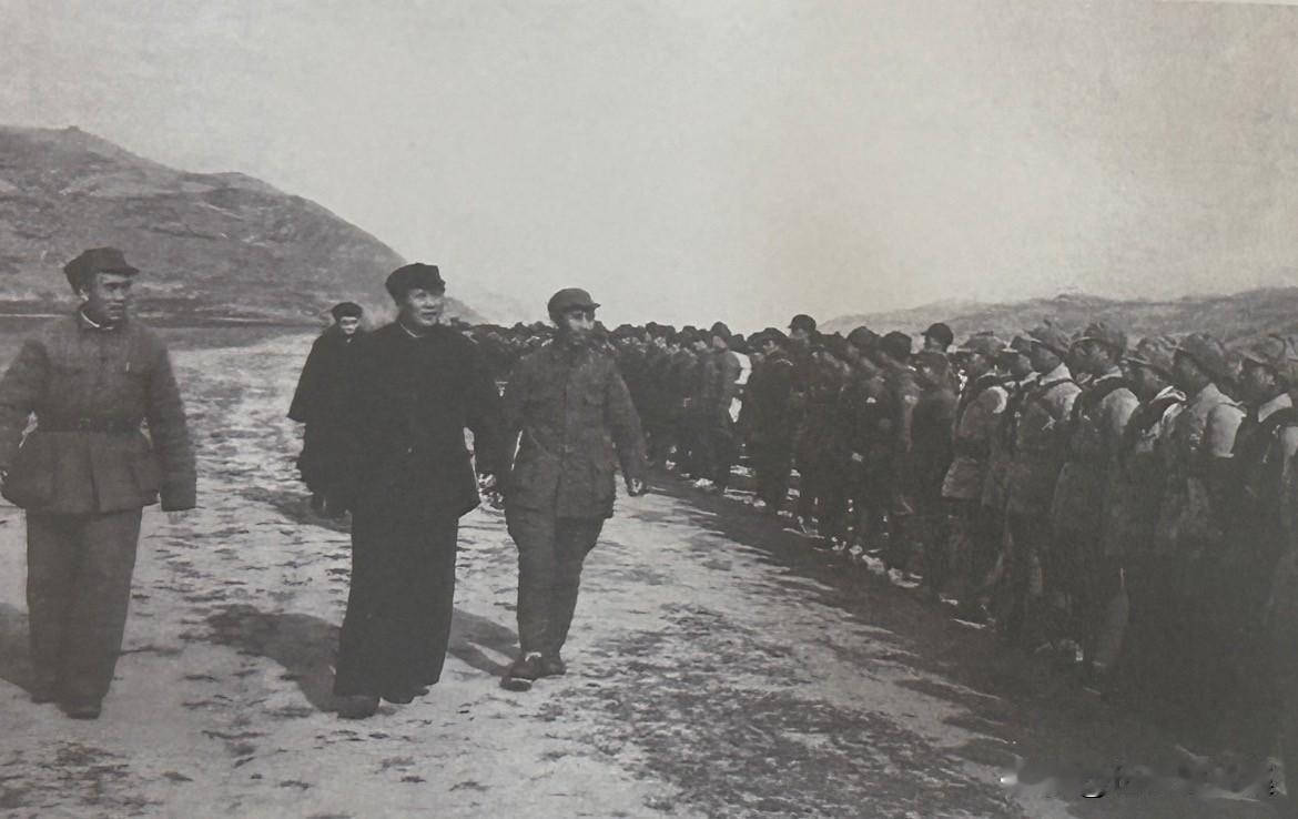 1944年9月中共六届七中全会主席团决定，派八路军第120师第 359旅主力组成