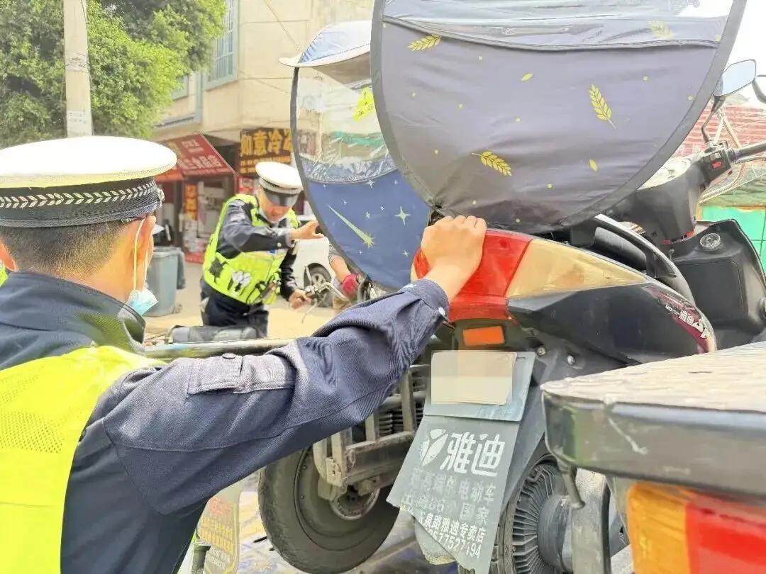 全国电动车牌照“一统江湖”：绿蓝黄牌各归其位，你的车是哪种？

下月起，全国电动