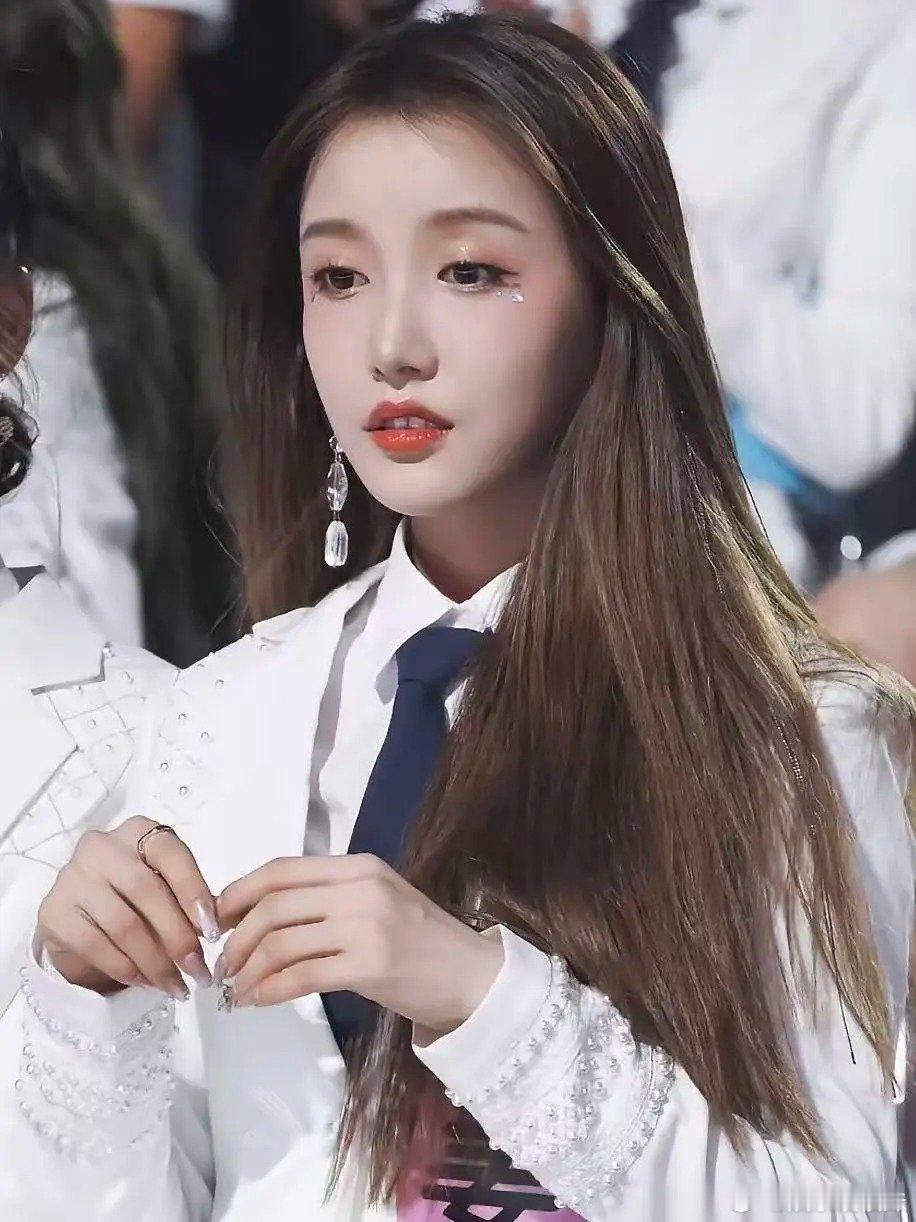 听姜贞羽讲那段经历，真让人不好受。姜贞羽差点高位截瘫 《无限超越班4》里，她的故