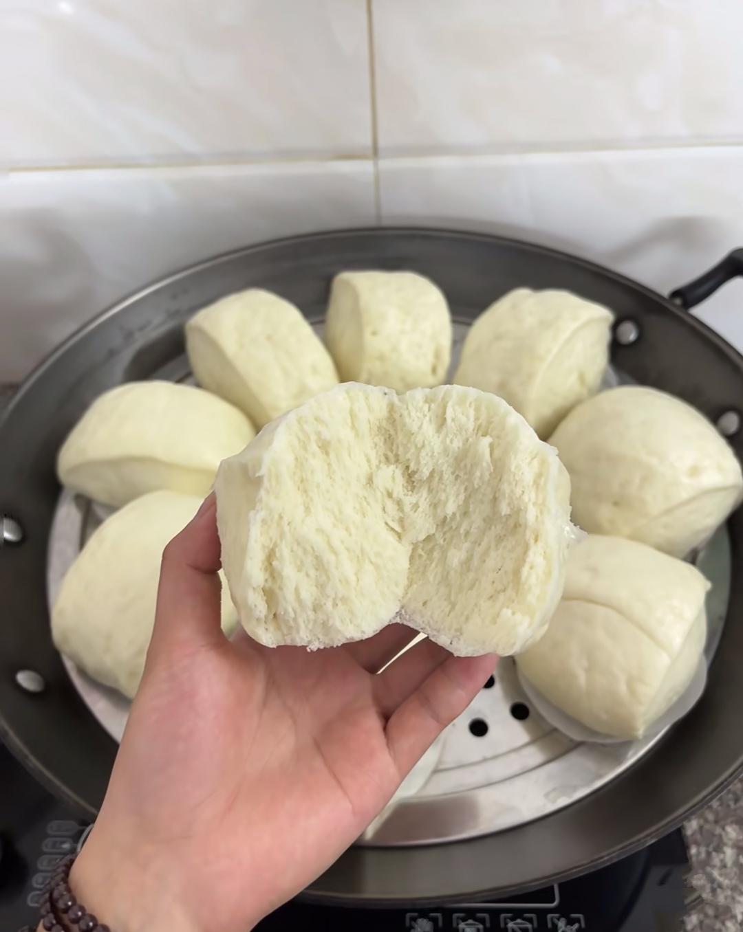 有时候我都佩服我自己
我有个20年的习惯
一到周末，雷打不动的在家蒸馒头，蒸一次