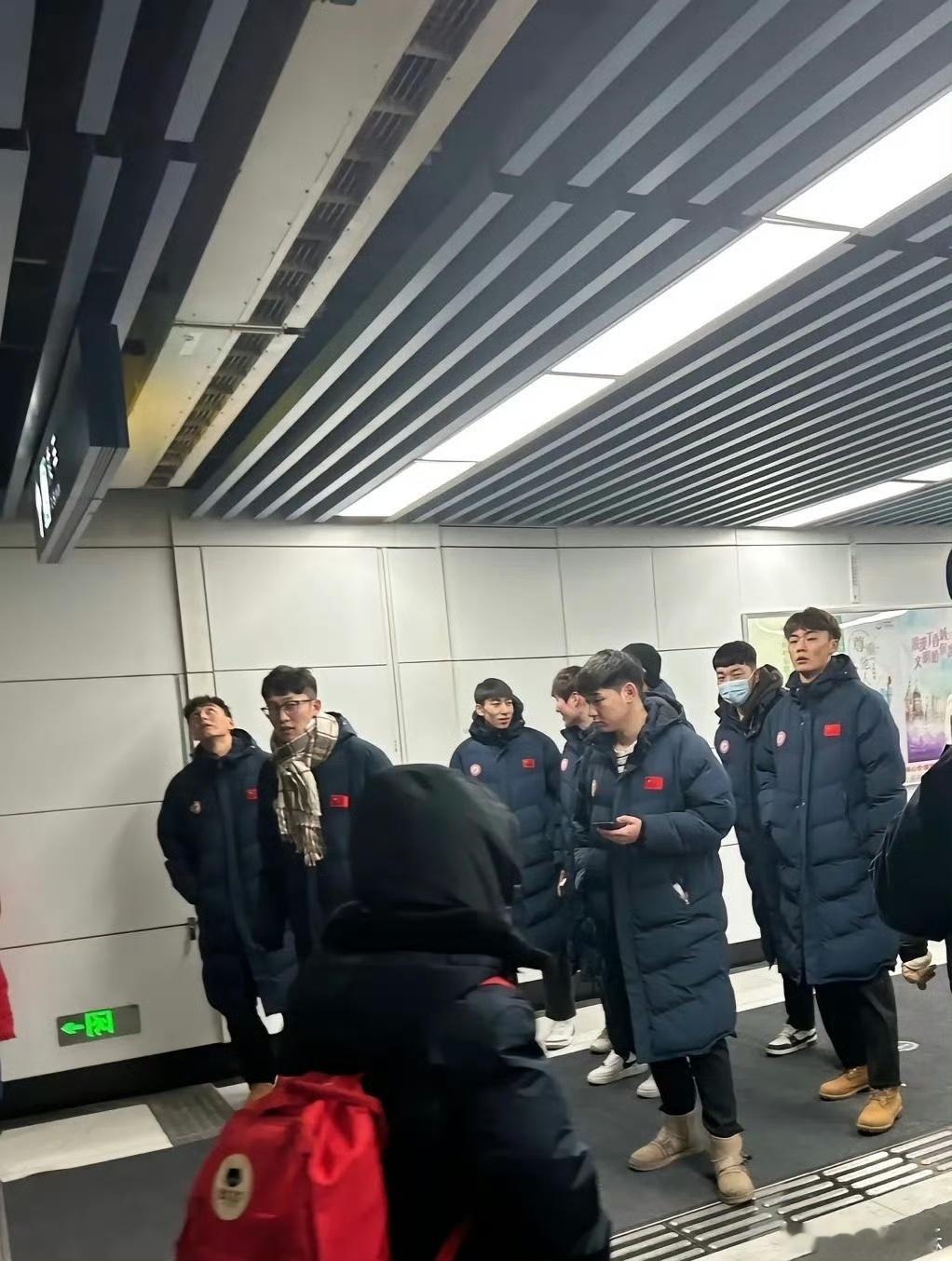东北姐妹背着我们吃的这么好  东北姐妹真是让人羡慕，冬天东北男生像应季水果一样任