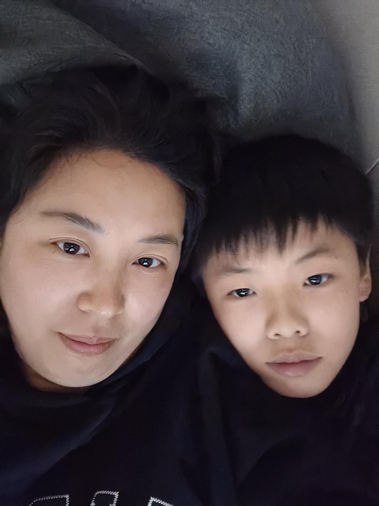 任何时候，
都要记住，
不要在孩子面前抱怨生活。

因为你的抱怨，像一颗毒种子，