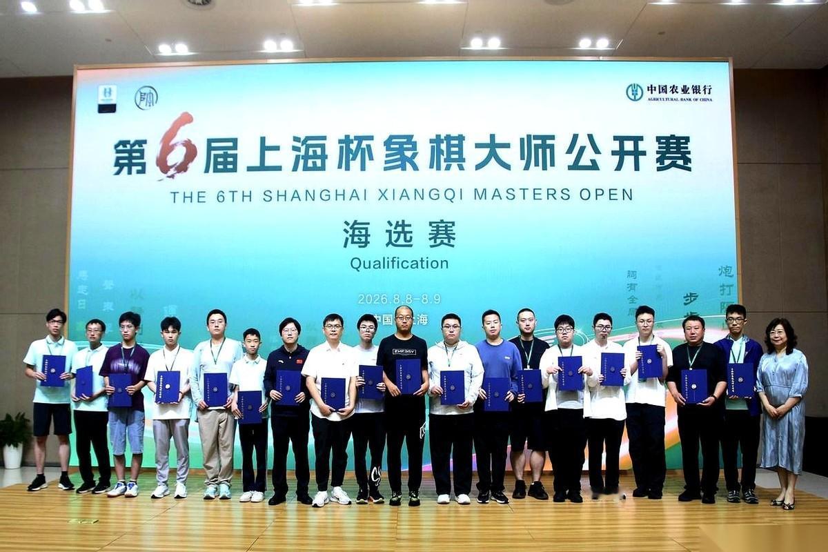象棋圈出了个狠人，叫赵攀伟。
他一个业余棋手，刚刚杀进了第六届上海杯大师公开赛的