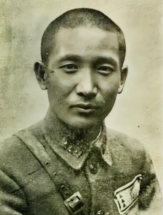 1949年的北平冬天，东四六条的厢房里煤球数着用，张治中让儿子去找傅作义，开口借