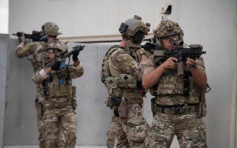 美军F-15E战机被击落后的救援，从来都不是一场简单的营救行动，而是一场布满算计