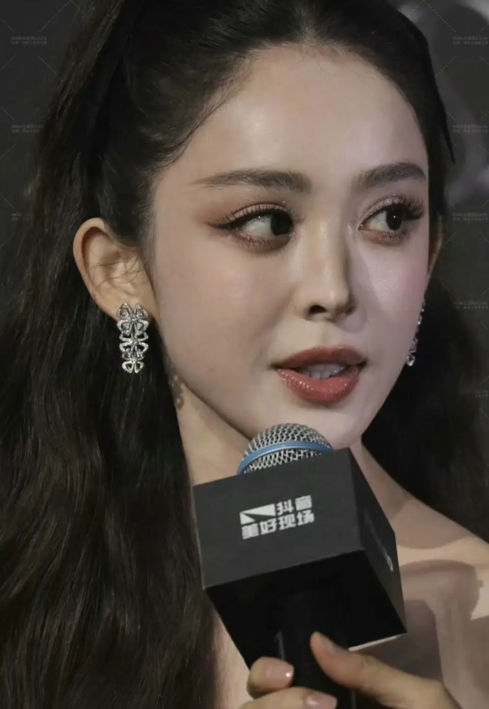 娜扎。
