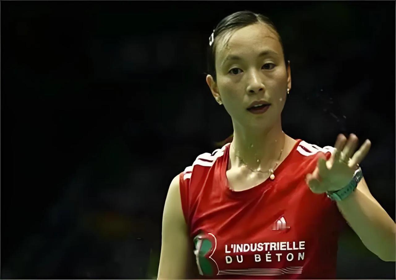 1999美国夺冠后，皮红艳开心地回到中国，但马上接到教练王俊杰冷冰冰的通知：“国