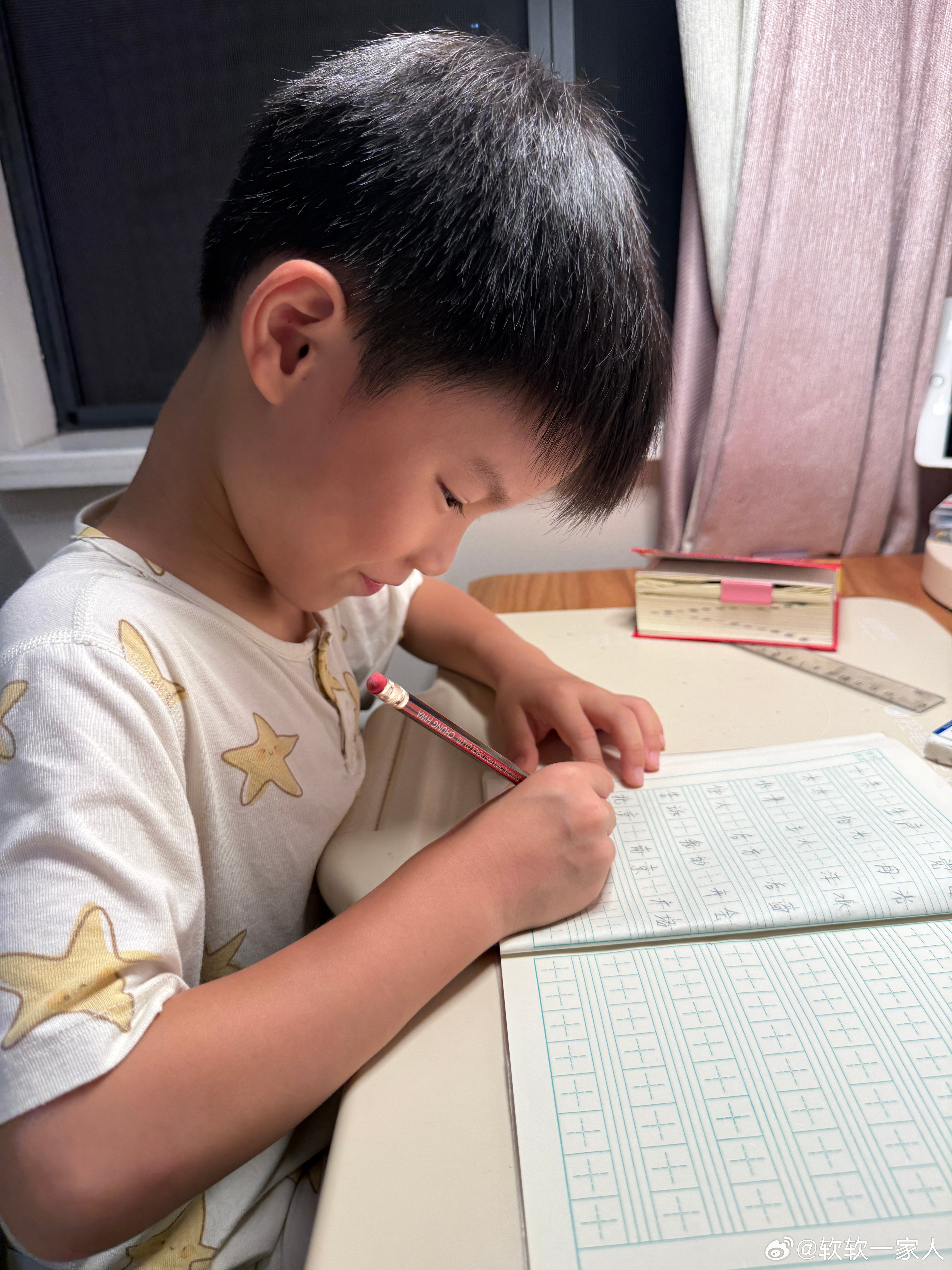 非常火象的小孩 夸两句直接翘嘴 哈哈哈哈 