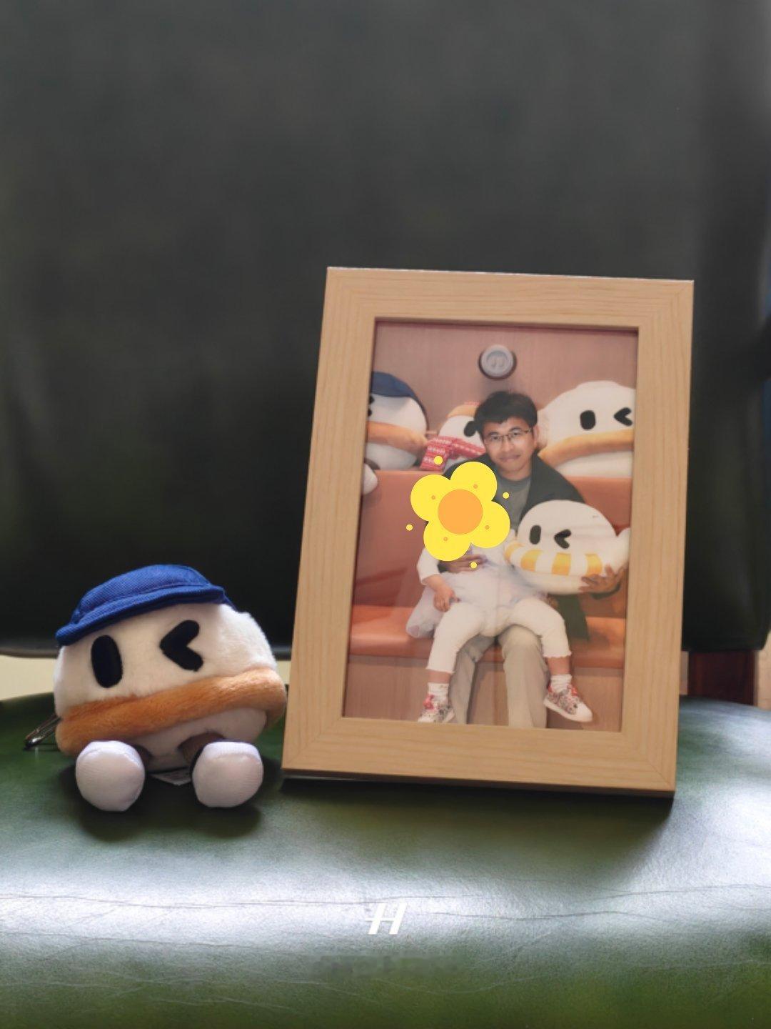 夸点理想吧，真心实意的夸…昨天去了趟车展，每个展台常规都会发礼物。大部分是扫个码