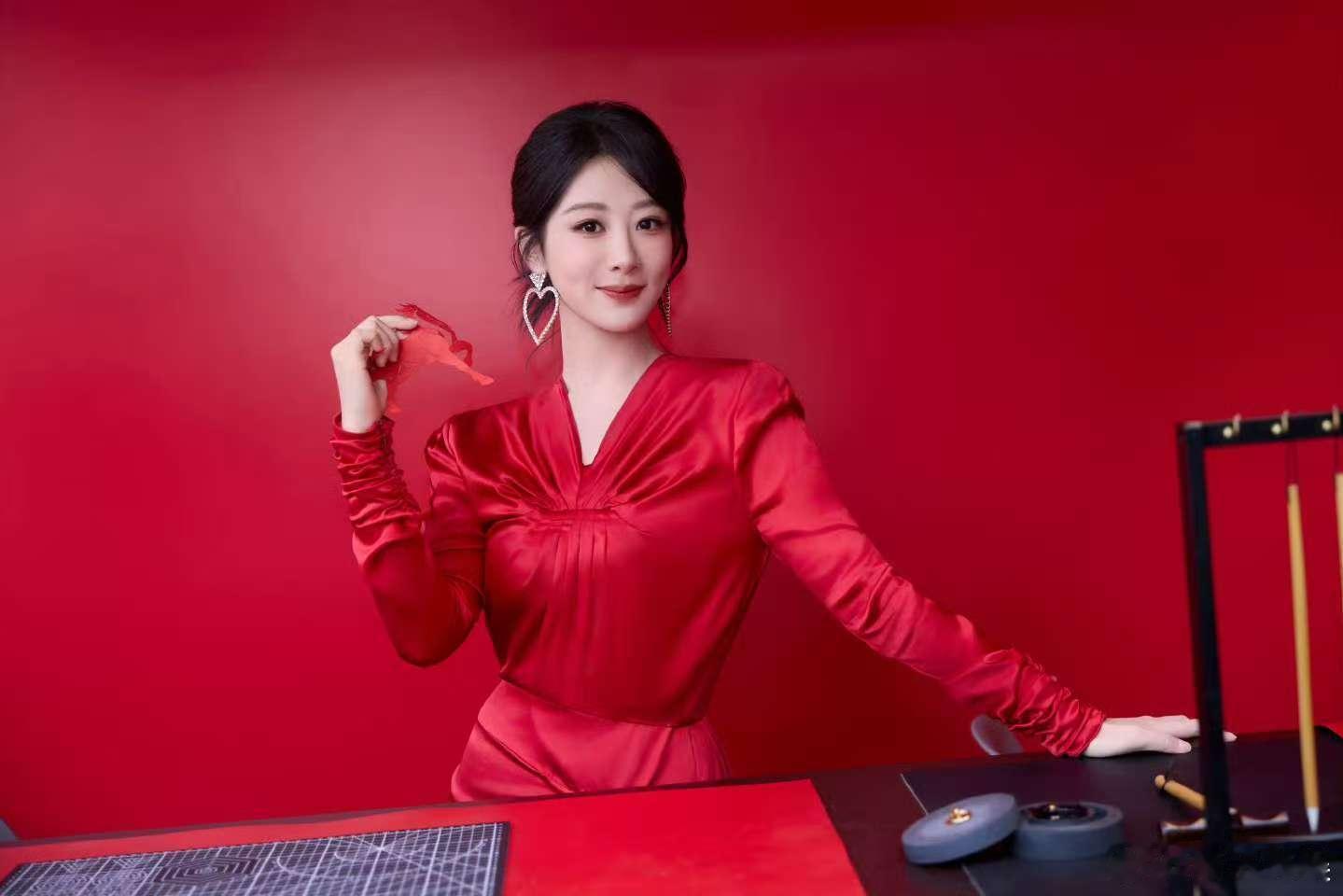 杨紫赏花灯杨紫玩转新春雅趣杨紫玩转新春雅趣，赏花灯，