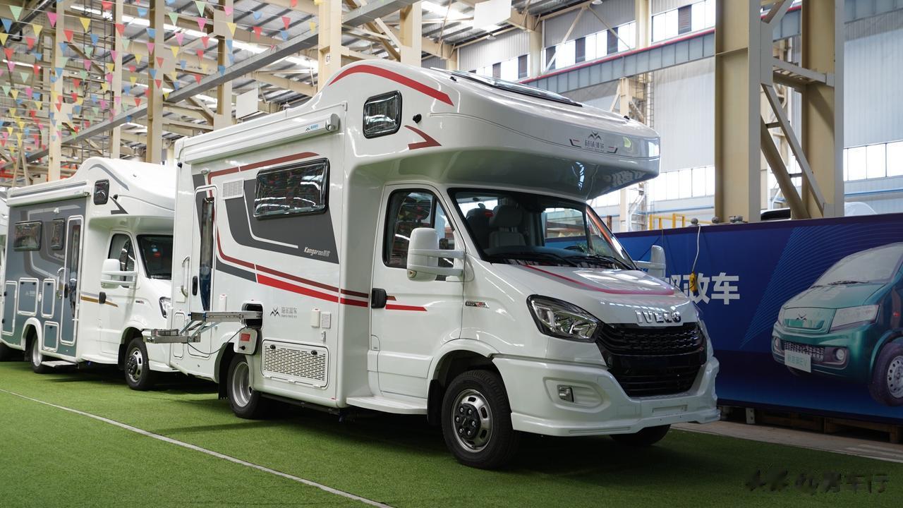 隆翠凯歌C610玩家版W，基于依维柯欧胜房车专用底盘打造，3.0T+8AT黄金动