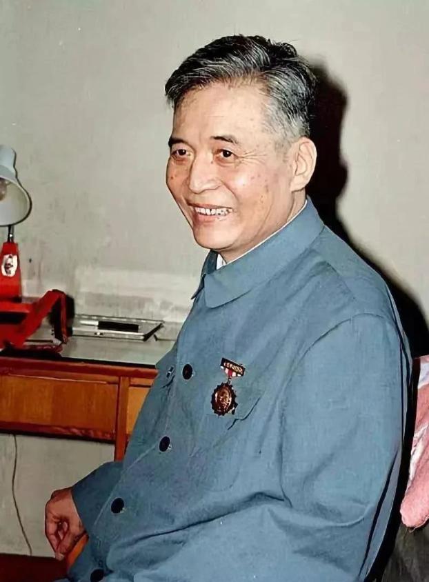 1986年7月的一天，邓稼先在打完一针止痛剂后，艰难转头对妻子许鹿希说:“我想去