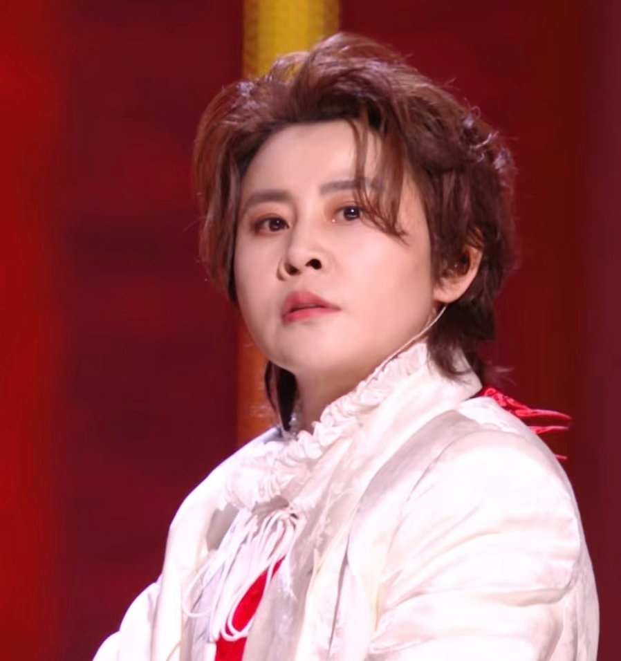 王濛瘦了好多咱就是说王濛瘦了好多啊，都有下颌线了，参加浪姐给我们濛主瘦身成功了?